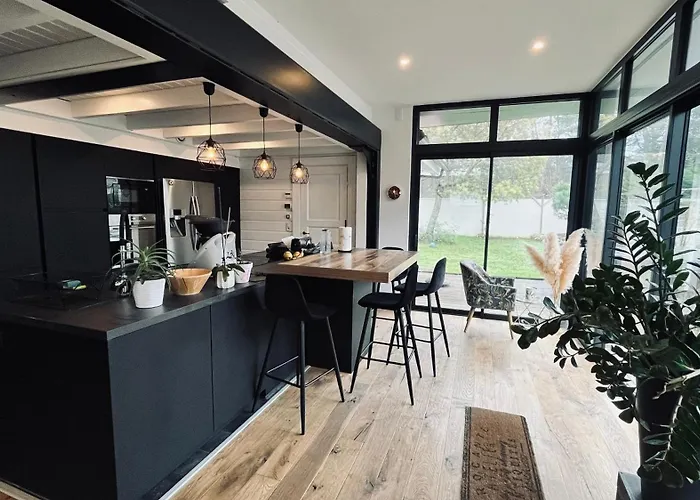 Maison D'architecte De La Paree * 생장드몽